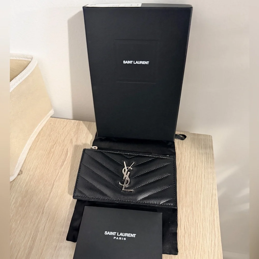 Authentic YSL CASSANDRE MATELASSÉ FRAGMENTS CARD CASE - Picture 1 of 6